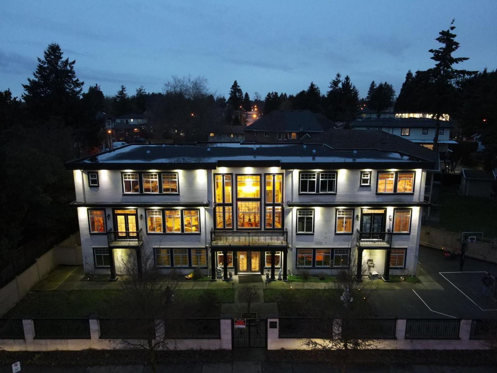 Empress Palace Hotel Surrey Exterior photo